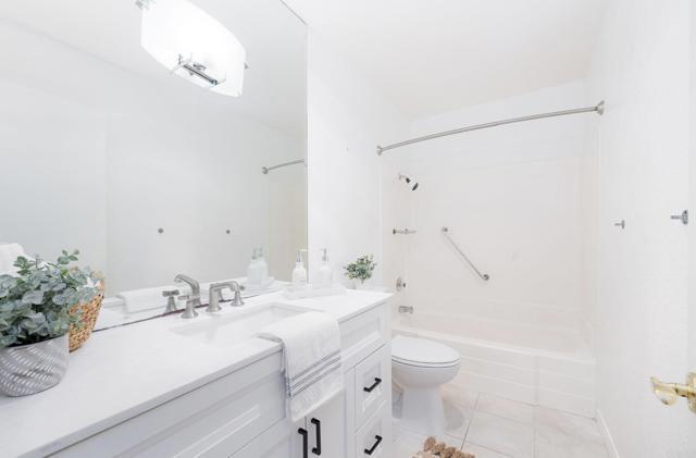 Building Photo - 424 Stratford Ct