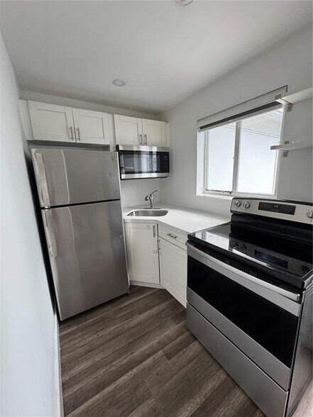 Primary Photo - 685 SW 7th Ter