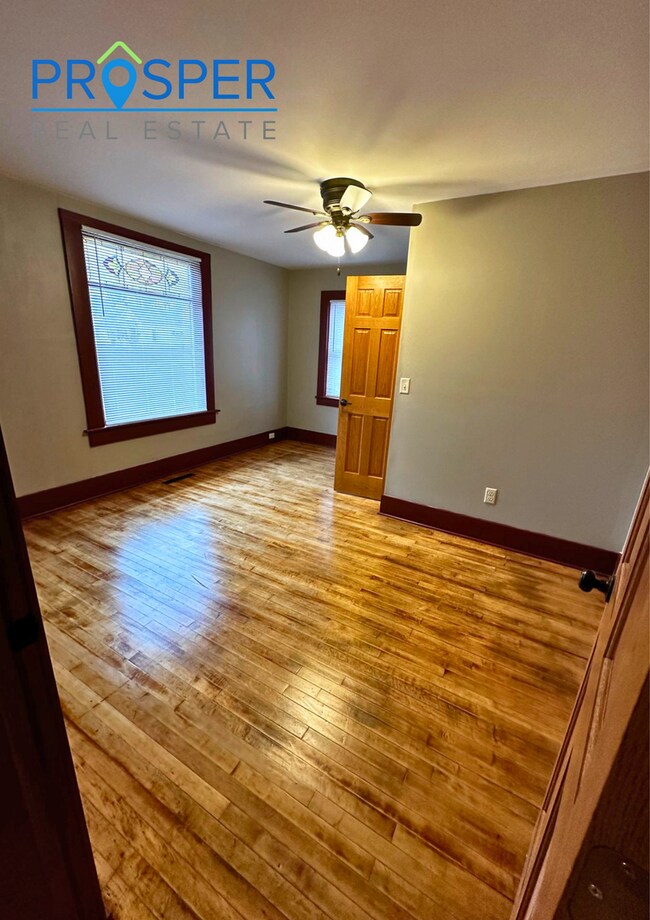 Building Photo - OM1104