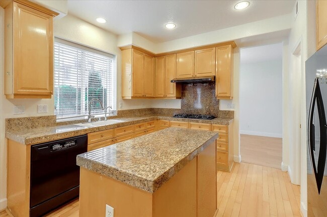 Building Photo - 4 Bed 3 Bath Home With 3 Car Garage High Ceilings And Fenced Yard