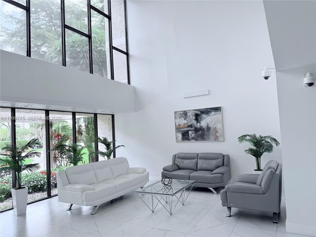 Building Photo - 16500 Golf Club Rd