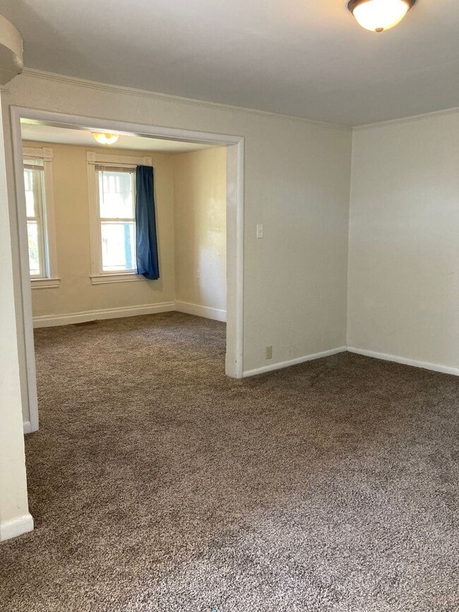 Building Photo - Three Bedroom Single-Family Home Close To Downtown