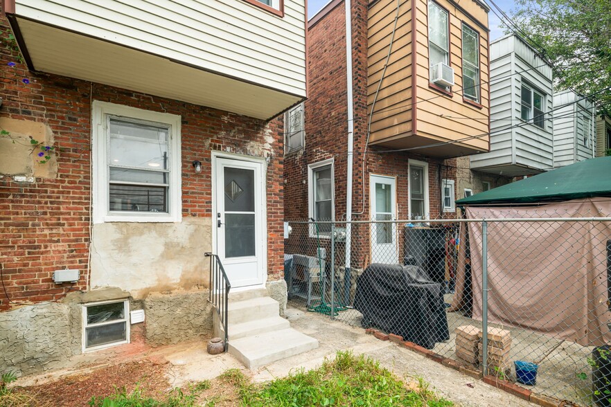 Building Photo - 6018 Irving St