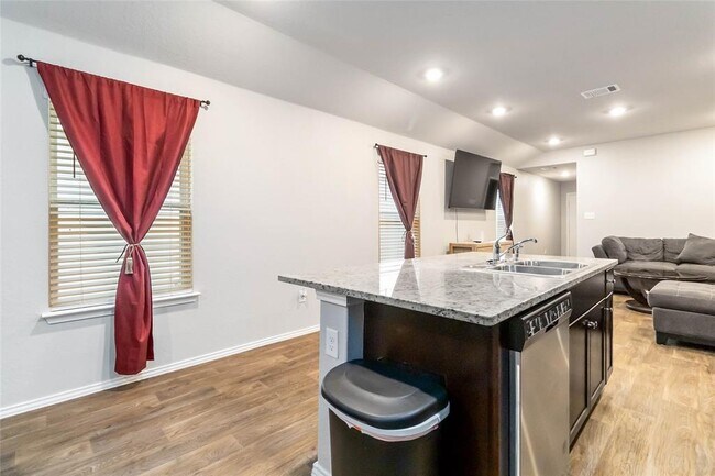 Building Photo - 2845 Wolfcreek