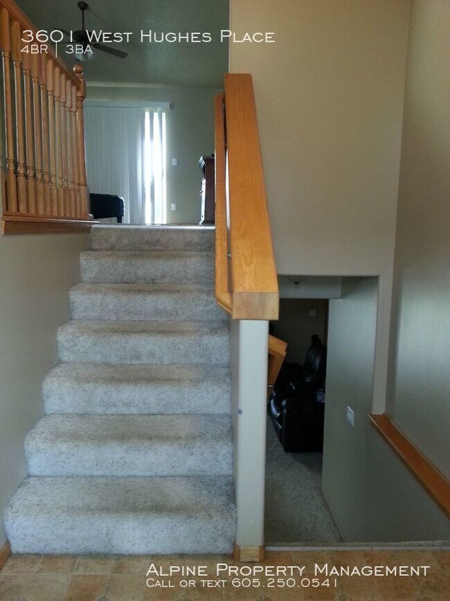 Building Photo - 4 Bed/3 Bath Twinhome For Rent!!