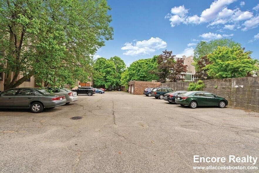 Building Photo - 11 Stearns Rd