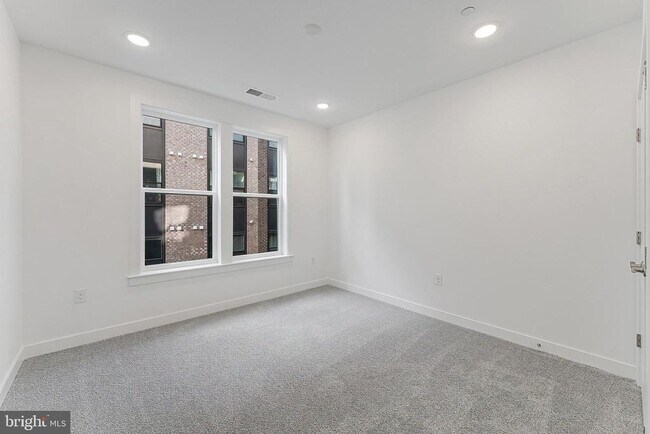 Building Photo - 21731 Dovekie Ter