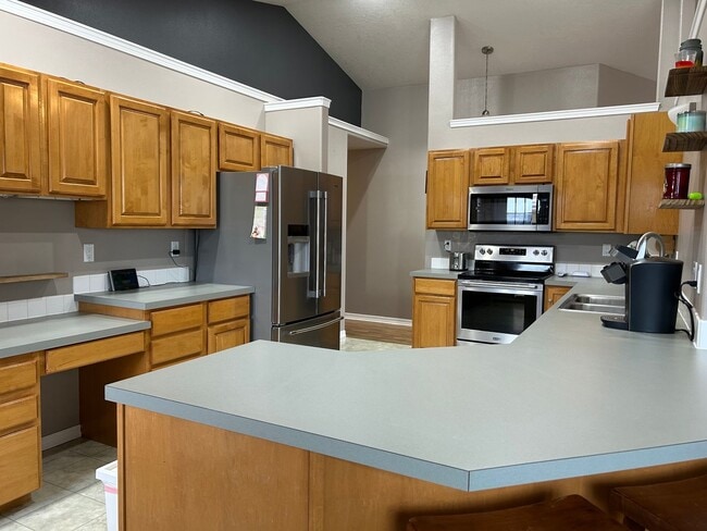 Building Photo - Short term Furnished Home