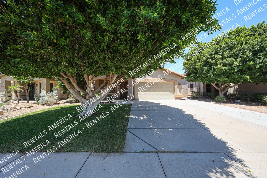 Building Photo - 854 W Straford Ave