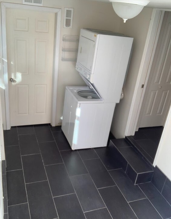 Building Photo - 4714 N Springfield Ave