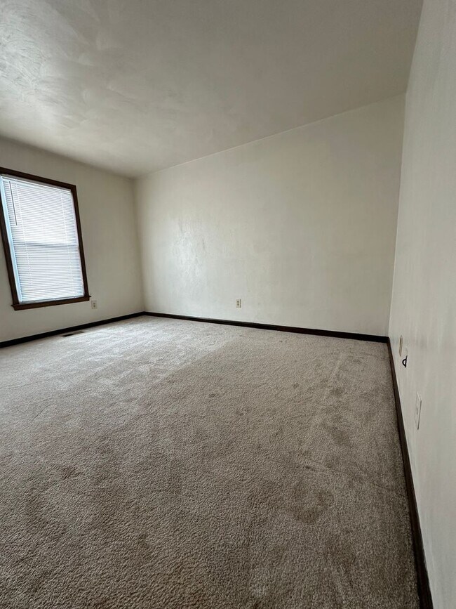 Building Photo - 3825 Buchanan Dr