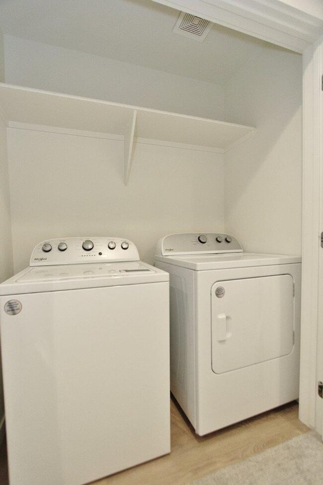 Building Photo - Immaculate Townhouse w/2-Car Garage
