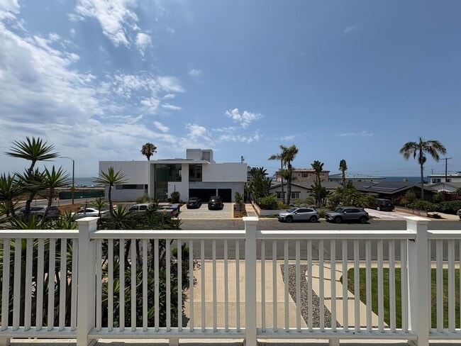 Building Photo - Welcome to this stunning 3-bedroom, 2-bath...