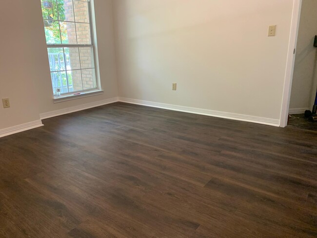 Building Photo - 1670 Parkside Cir