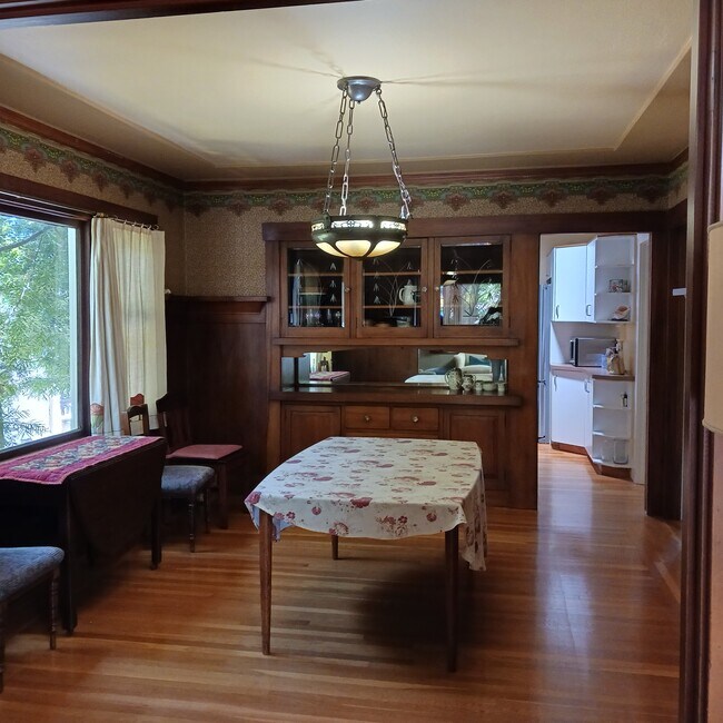 Dining room-view towards kitchen - 5591 Lawton Ave