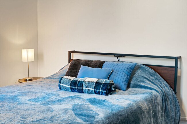 Building Photo - 6229 N Wayne Ave