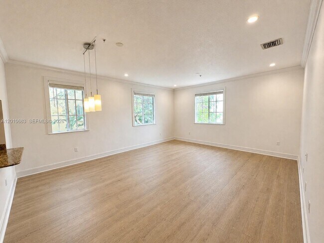 Building Photo - 115 Mendoza Ave