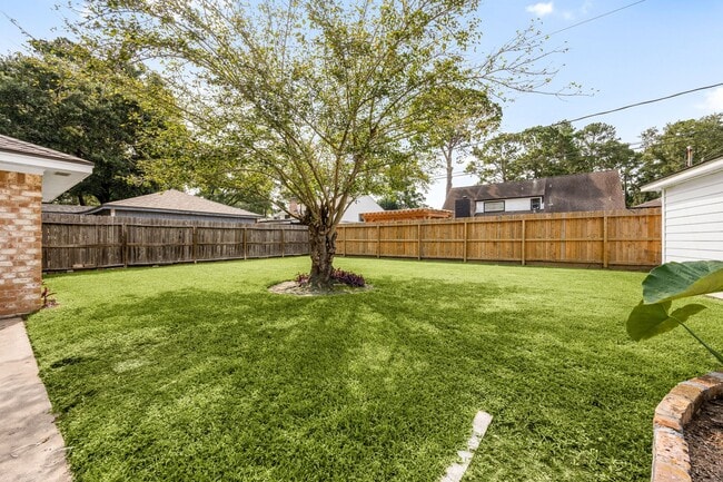 Building Photo - 5923 Pebble Springs Dr