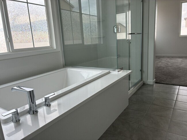 Building Photo - Spacious 4-Bedroom Single-Story Home with Large Backyard