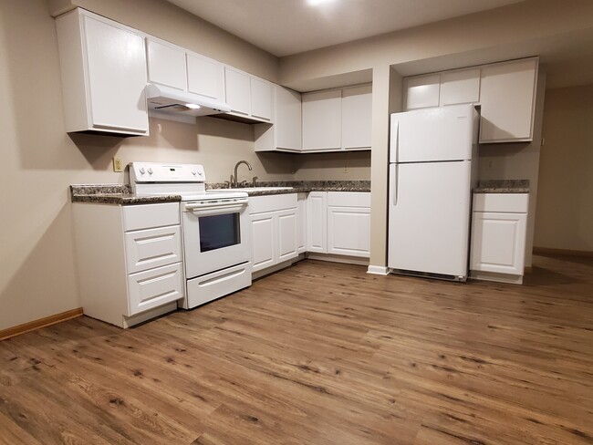 Kitchen - 103 W Eldora Ave