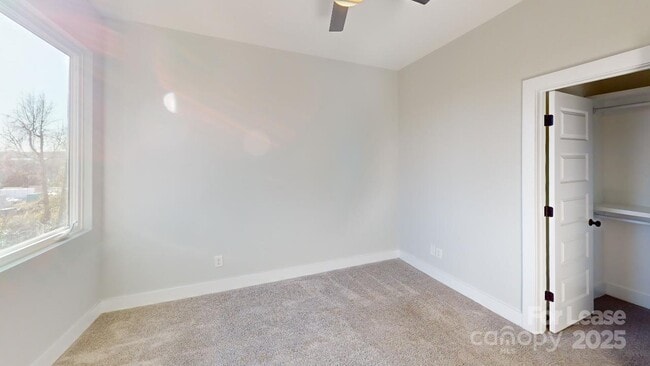 Building Photo - 423 Coxe Ave