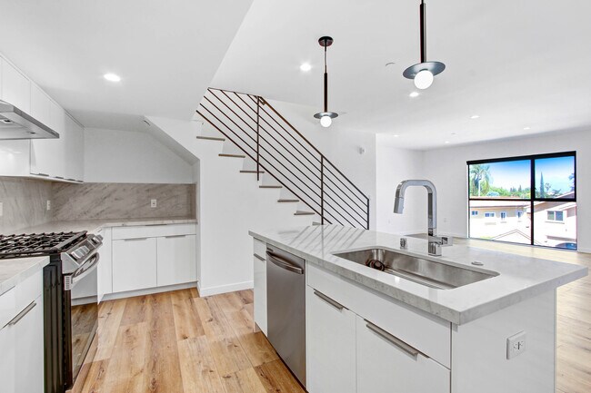 Building Photo - 4409 Saugus Ave