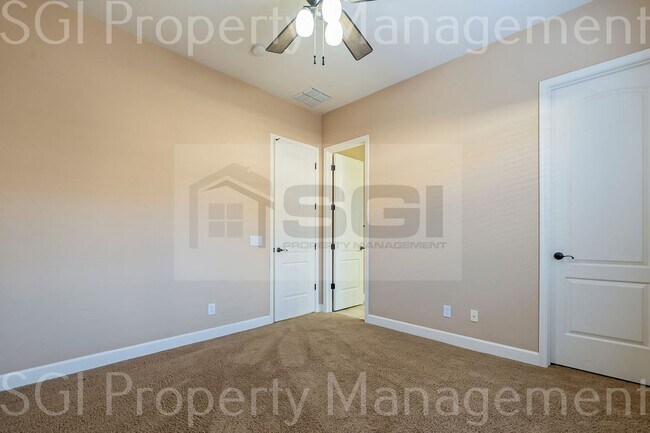 Building Photo - LUXURY 5 BEDROOM VISTANCIA BASEMENT HOME!