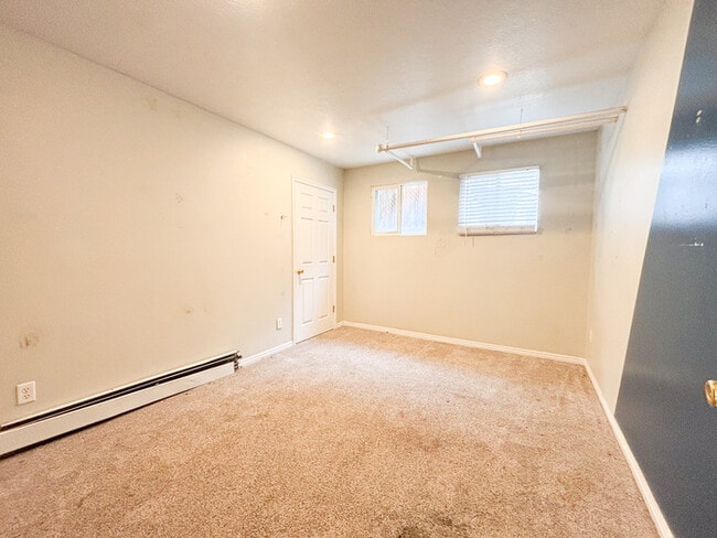 Building Photo - Large 2 Bedroom Basement Apartment - Close...