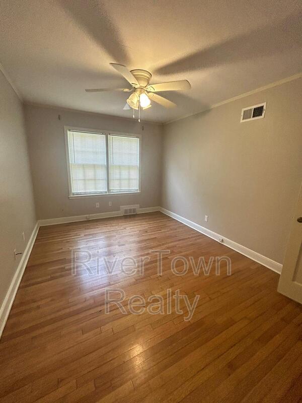 Building Photo - 3570 Poplar Ave