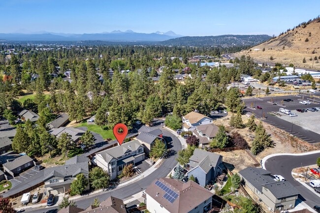 Building Photo - Huge home, recent upgrades!  Like new!
