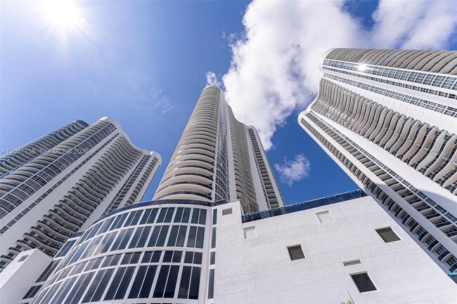 Building Photo - 15901 Collins Ave