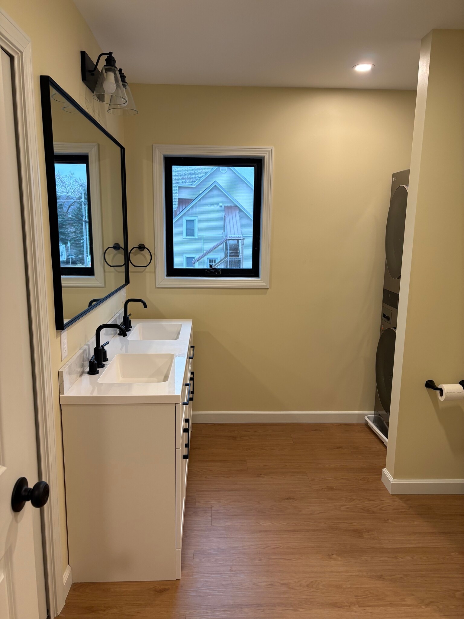 Bathroom - 1177 Main St