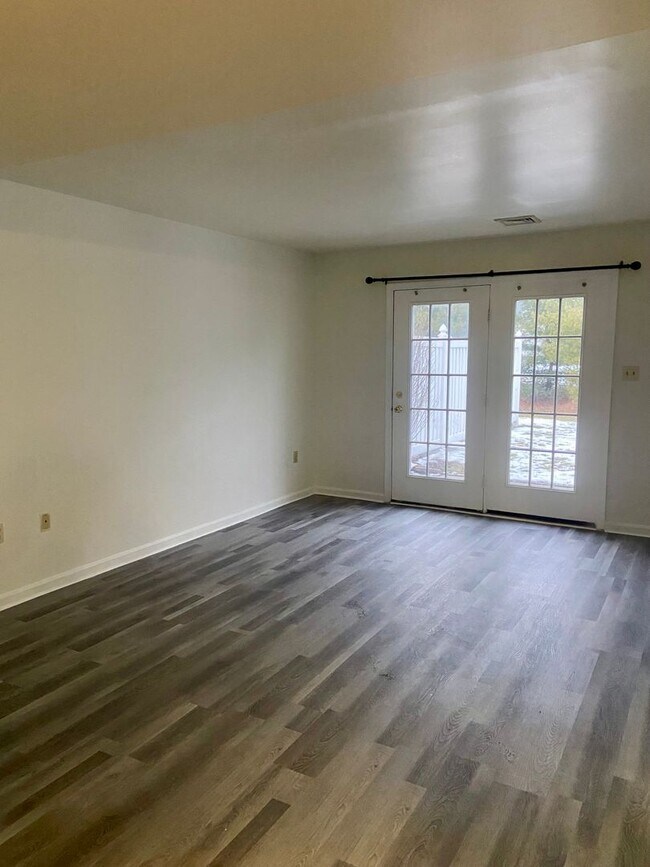 Building Photo - 6437 Terrace Ct