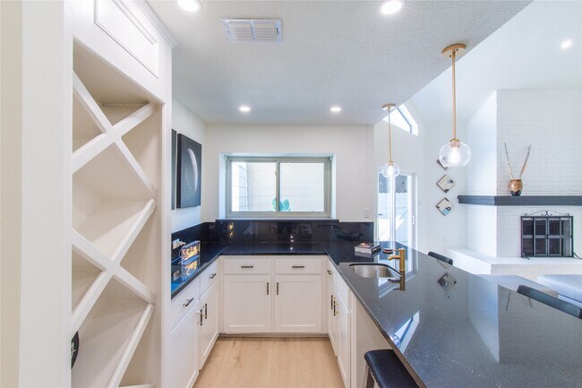 Building Photo - 727 Bunker Hill Rd