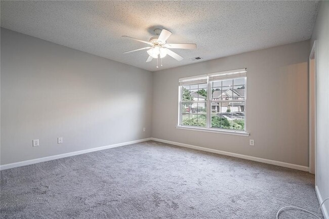 Building Photo - 401 Red Coat Ln