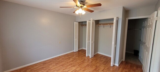 Building Photo - 523 Meadowview Dr