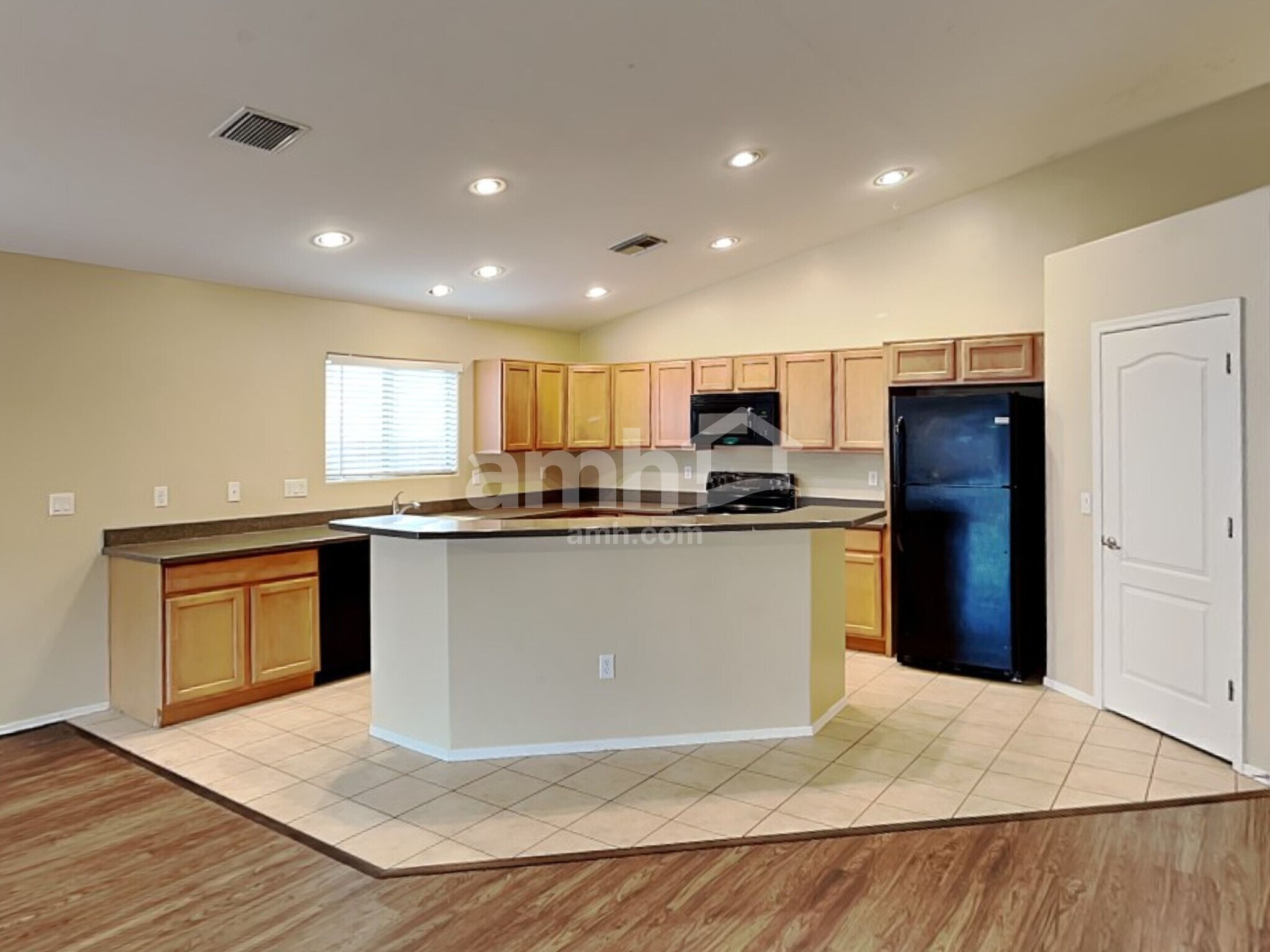 Building Photo - 4013 E Shadow Branch Dr