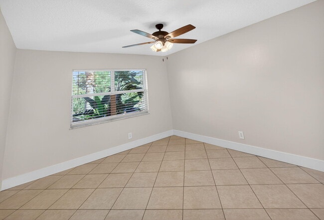 Building Photo - 8695 SE Hobe Ridge Ave