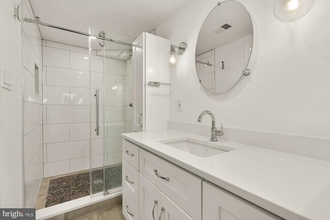 Building Photo - 2205 Observatory Pl NW