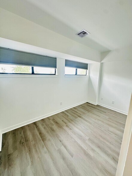 Building Photo - 70 Paddle Boat Ln