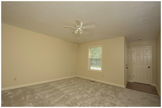 Building Photo - 105 Oakmont Ln