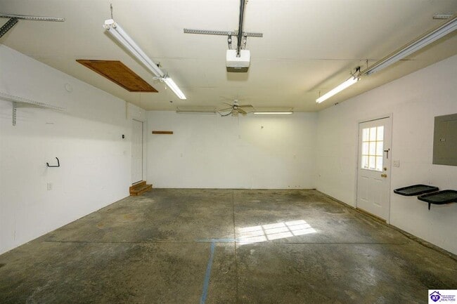 Building Photo - 806 Edgebrook Dr