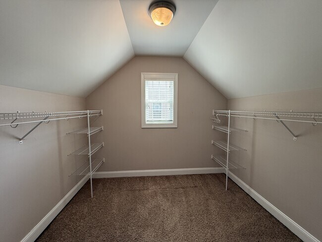 Building Photo - 804 Oleander St