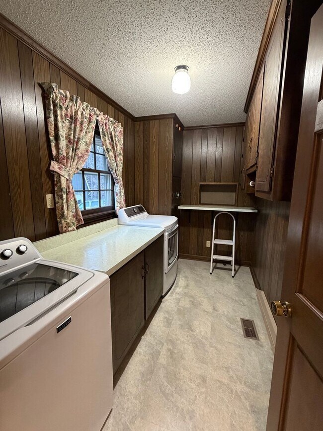 Building Photo - Liberty / Alamance County