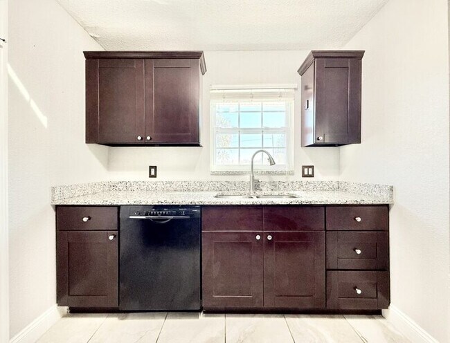 Building Photo - 200 Countryclub Drive - 808