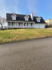 Building Photo - Charming Cape Cod in Halls