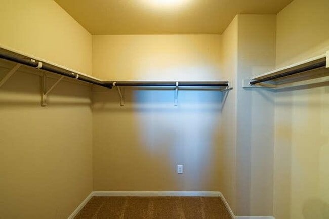 Building Photo - 402 Zenith Rd