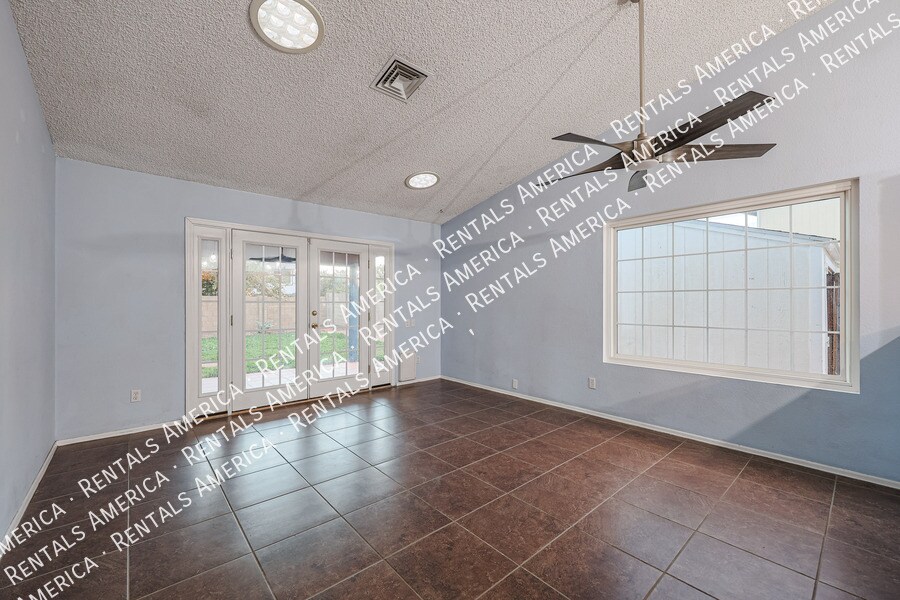 Building Photo - 324 S Rita Ln