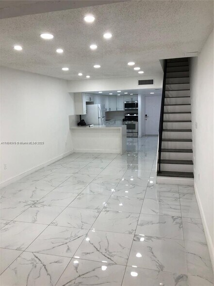 Building Photo - 1555 W 44th Pl