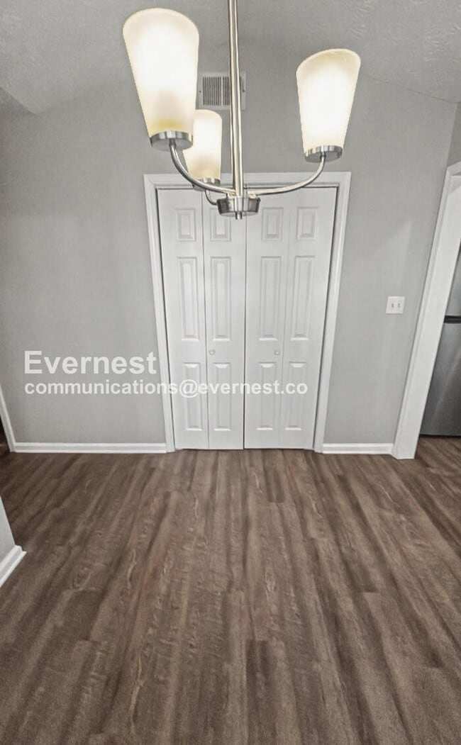 Building Photo - 1069 Estates Ct